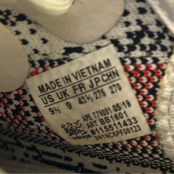 Yeezy v2 ape779001 - Picture 6 of 6